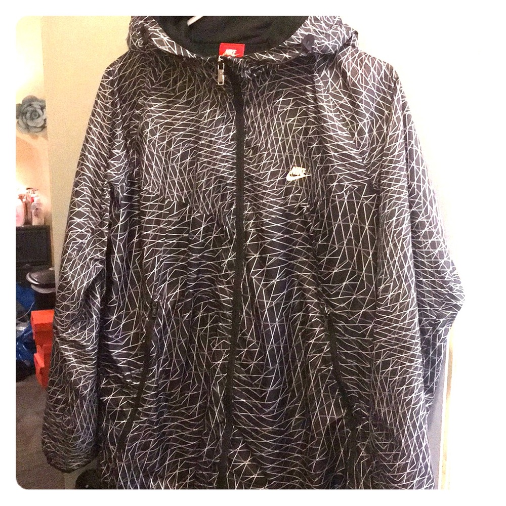 Women’s wind-runner